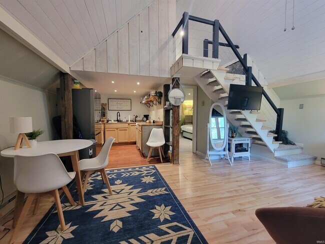 Foto del edificio - 4640 N Ridgewood Dr