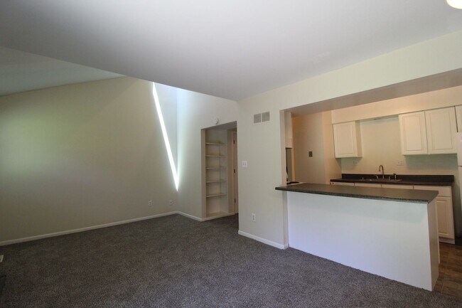 Foto del edificio - 2 Bedroom 1 Bath Duplex in the Westport Area