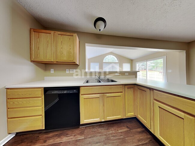 Building Photo - 581 Indian Lake Dr