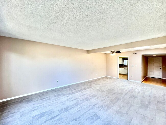 Building Photo - Newly remodeled 2B/2BA condo available in ...