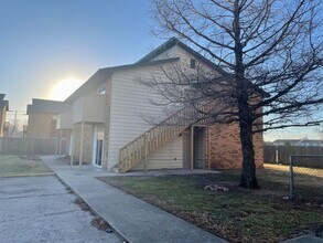 Building Photo - 1407 Glen Oaks Ct
