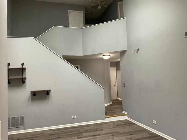 Building Photo - 720 Caliente Ct