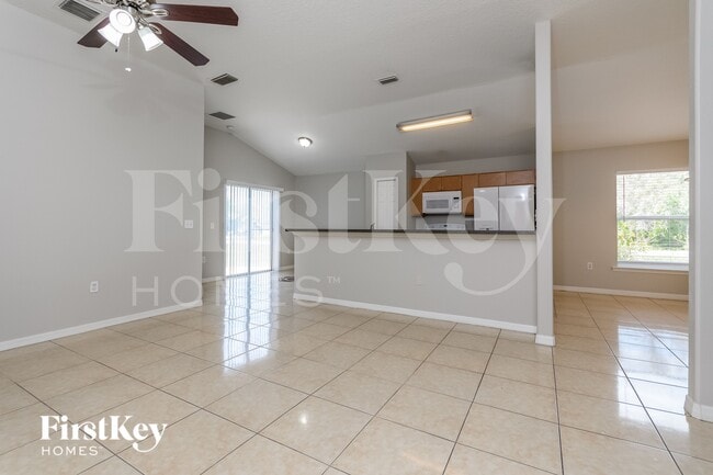 Foto del edificio - 557 Peace Dr