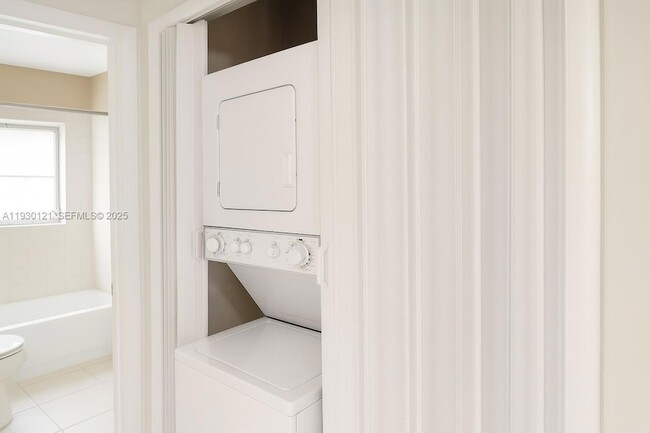 Building Photo - 4951 Wedgewood Way