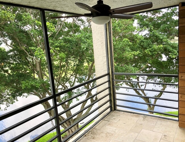 Foto del edificio - 9230 Lagoon Pl