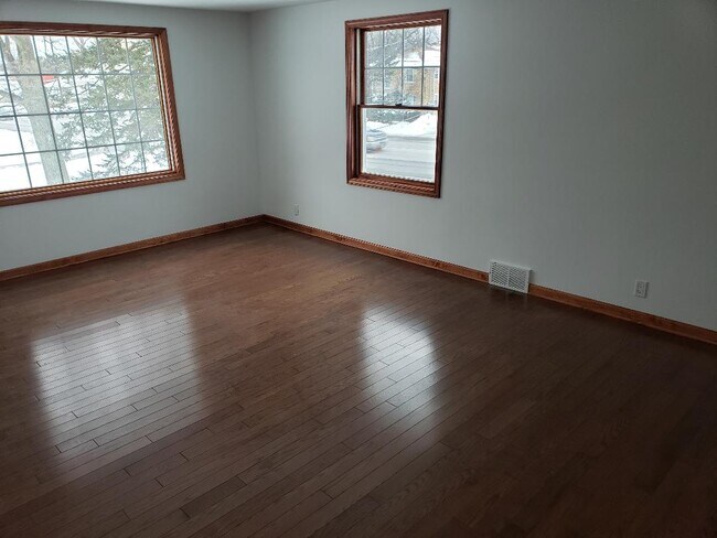 livingroom - 3860 Seneca St