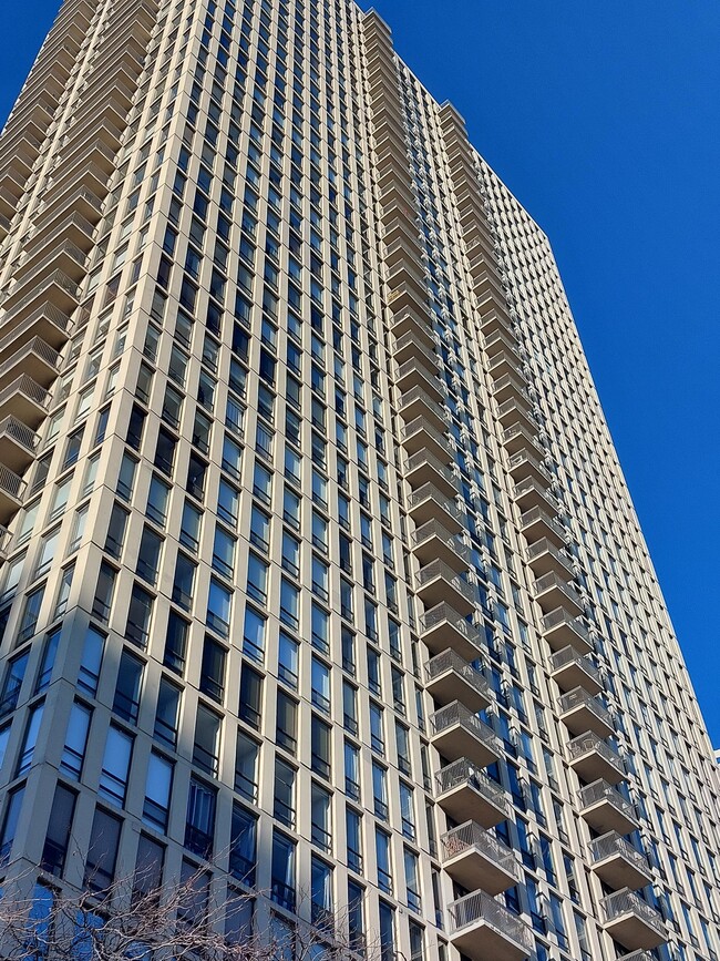 Building Photo - 1660 N La Salle Dr