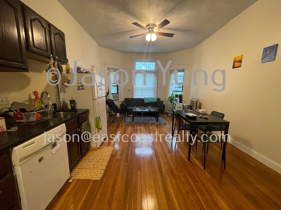 Primary Photo - 1482 Beacon St