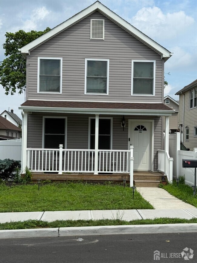 Building Photo - 296 Oak St