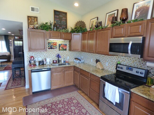 Building Photo - 3 br, 2 bath House - 2705 S. Elm Street