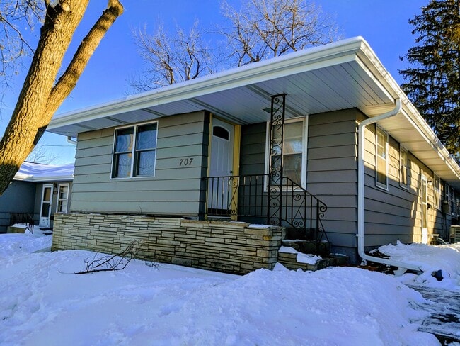 Building Photo - 705 E. 19th Street
