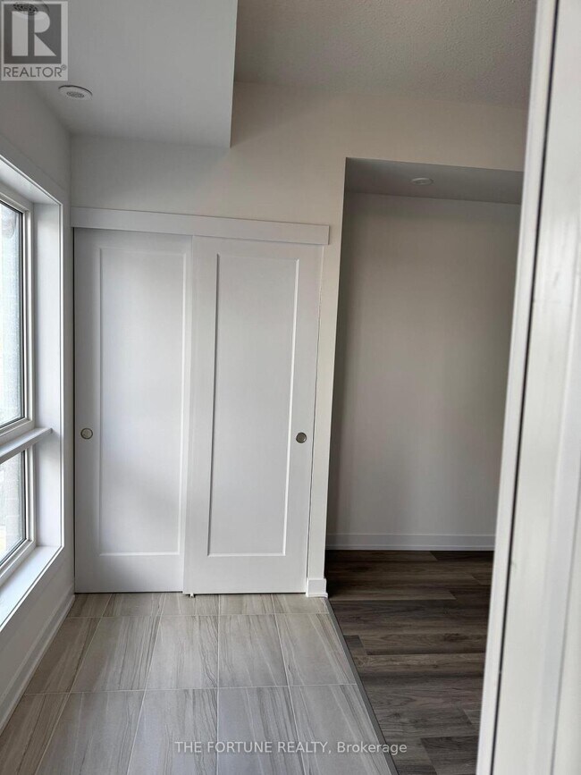 Photo du bâtiment - 40 Palace St