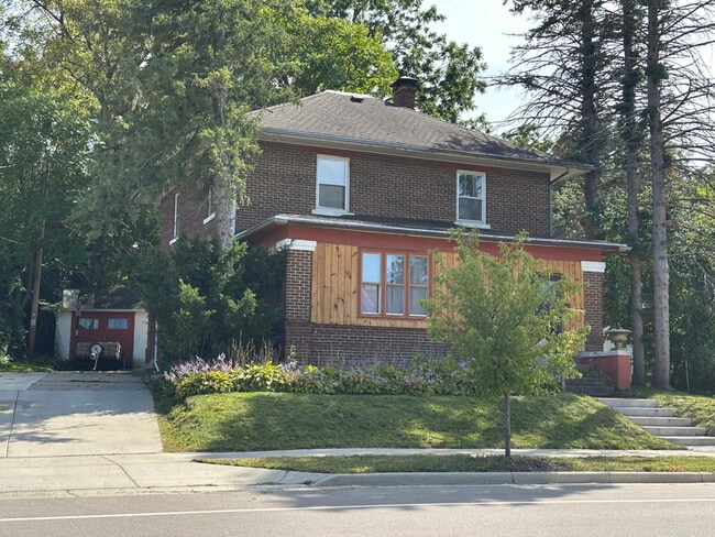 Building Photo - 701 S Main St