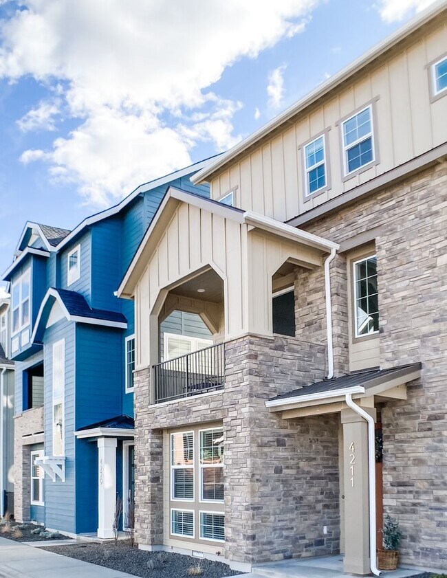 Foto del edificio - 3 Bedroom 3 1/2 Bathroom Home Located on a Corner Lot in Harris Ranch