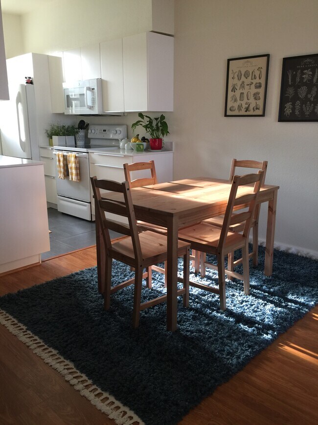 comedor - 127 Shoreline Ct