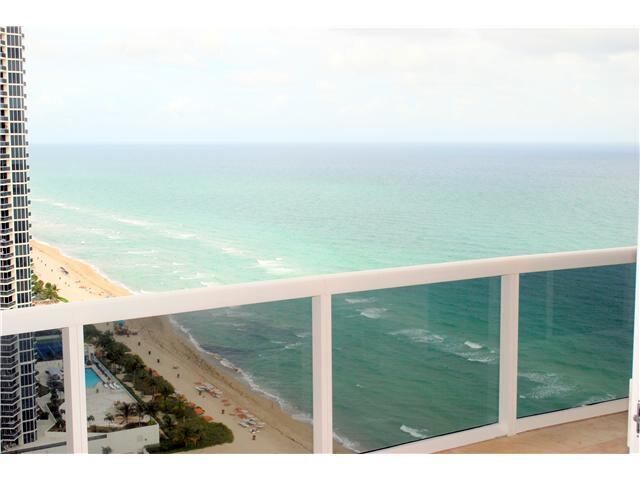 Building Photo - 18911 Collins Ave