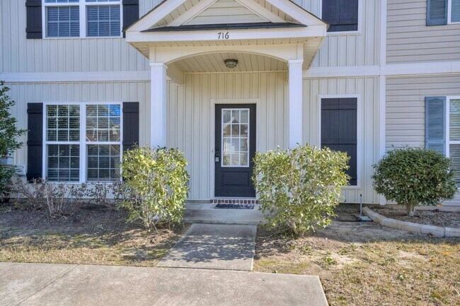 Foto del edificio - 716 Whispering Willow Way