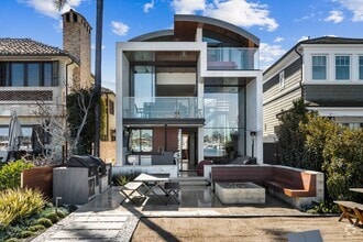 Building Photo - 1509 E Bay Ave