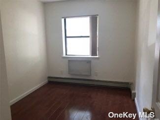 Foto del edificio - 71-37 Park Ave