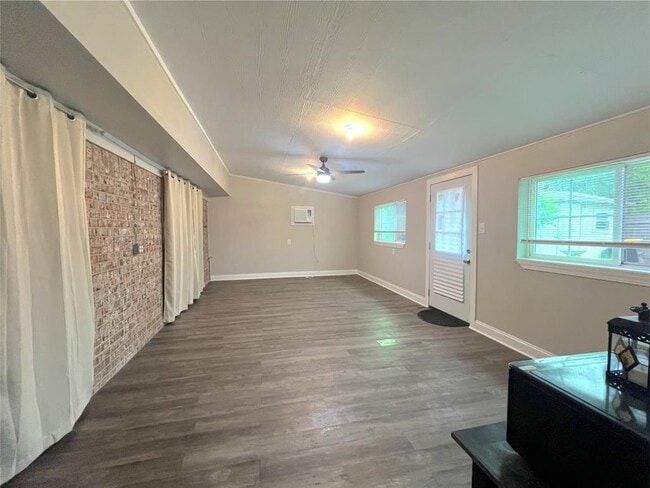 Building Photo - 14031 Duncannon Dr
