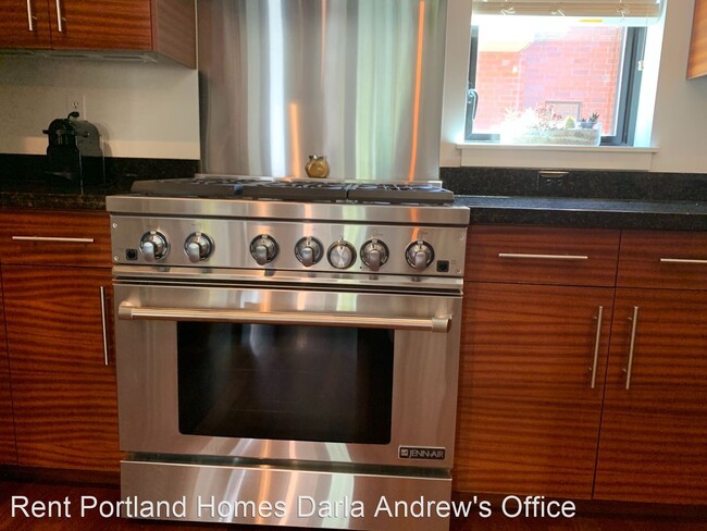 Foto del edificio - 1636 NW Riverscape St