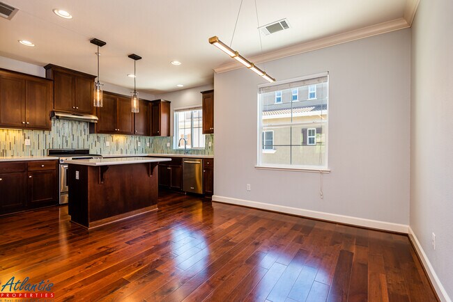 Building Photo - 265 Okeefe Way