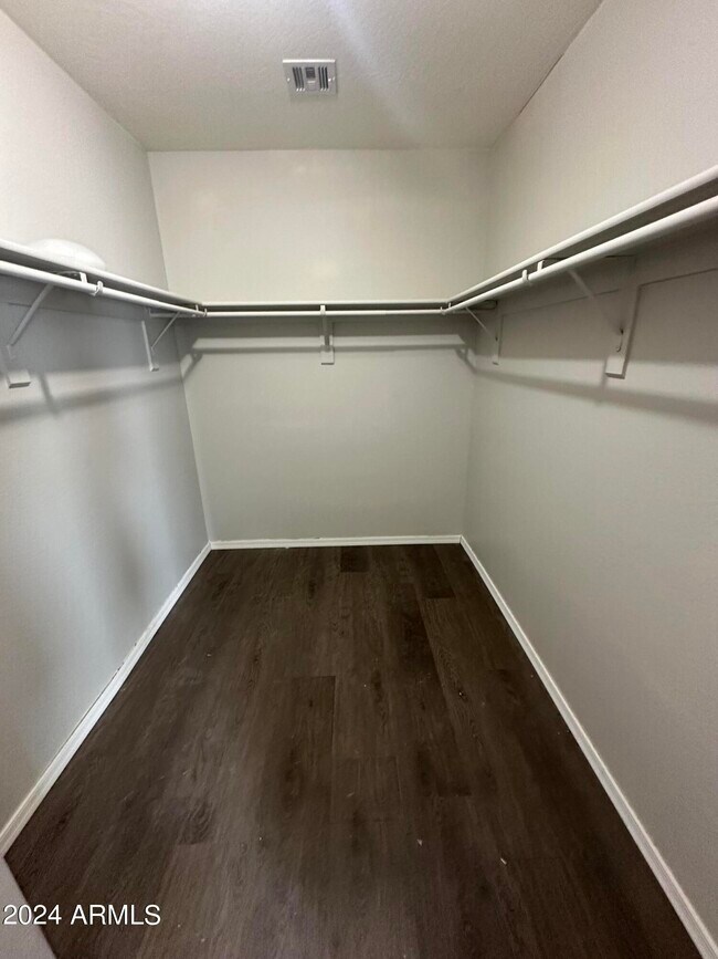 Foto del edificio - 10947 W Elm St