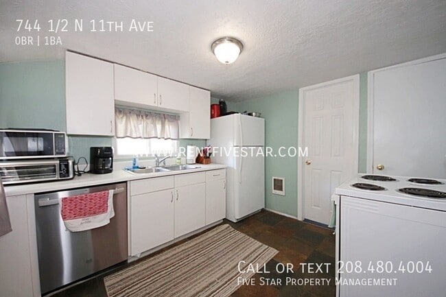Building Photo - 744 1/2 N 11th Ave-
