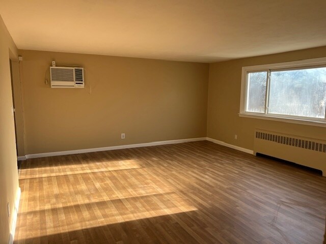 Sala de estar - 130 Baisley Ave