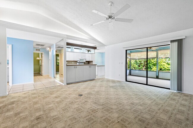 Building Photo - 2041 SE Floresta Dr