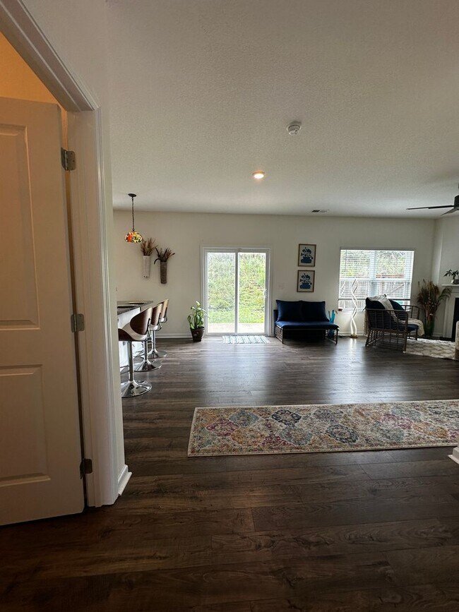 Building Photo - 3 bed/2.5 bath with garage - E Morristown, TN