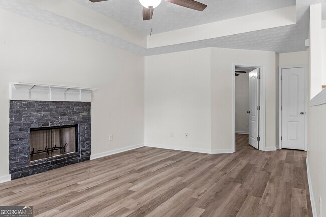 Foto del edificio - 1091 Creek Point Dr