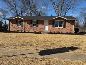 Building Photo - 627 Evergreen Park Dr