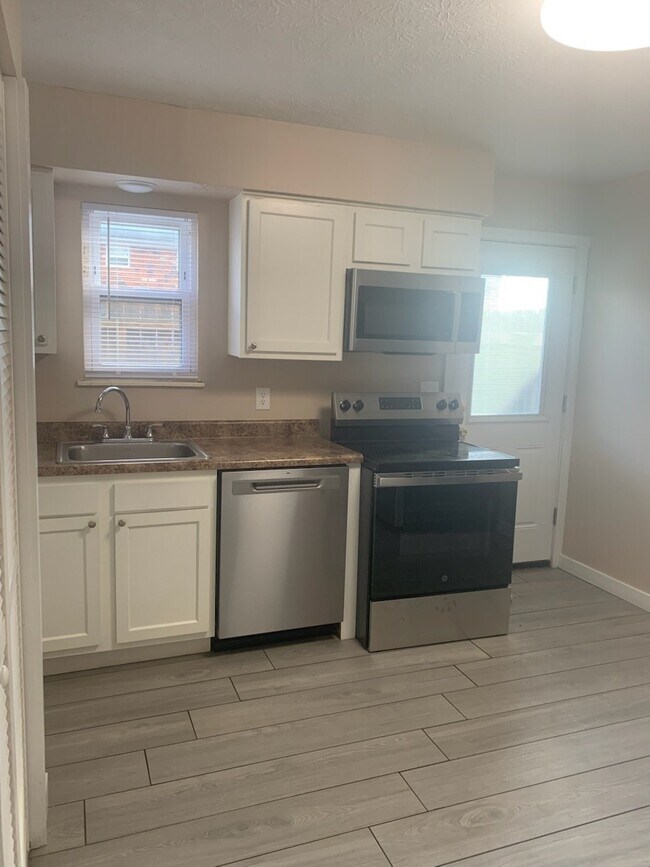Foto del edificio - 4794 Rossmoor Pl