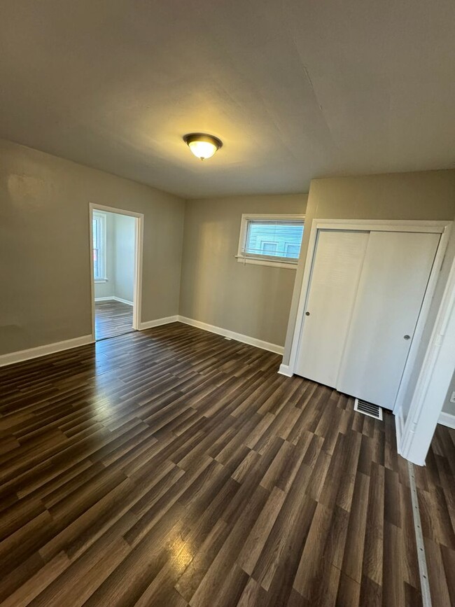 Building Photo - **Move-in Special - 1 month free with a 13...