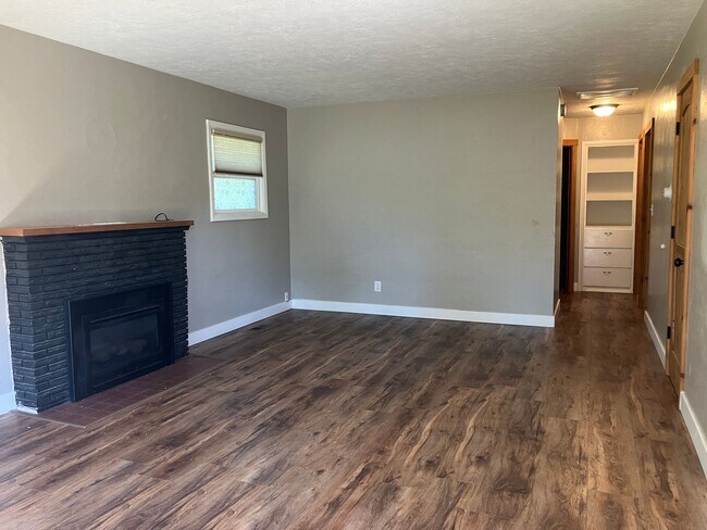 Foto del edificio - Cozy Three Bedroom Home in South Salem