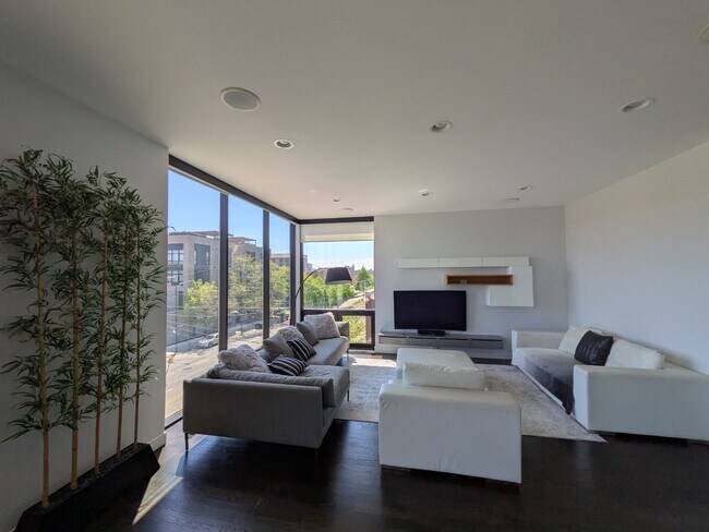 Foto del edificio - 622 N Ashland Ave