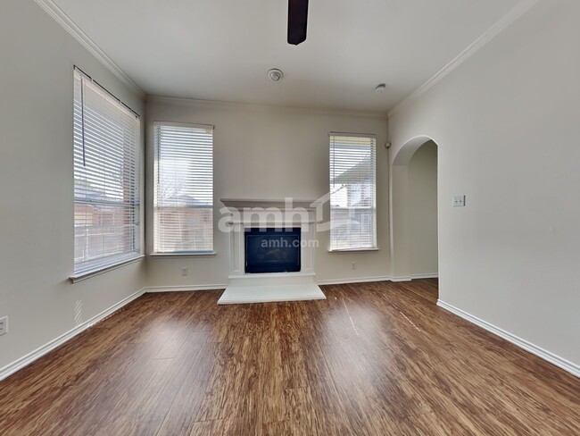 Building Photo - 8601 Lariat Cir