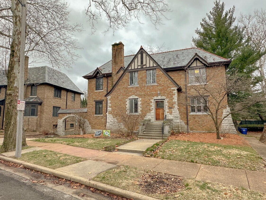 Foto principal - 7224 Pershing Ave