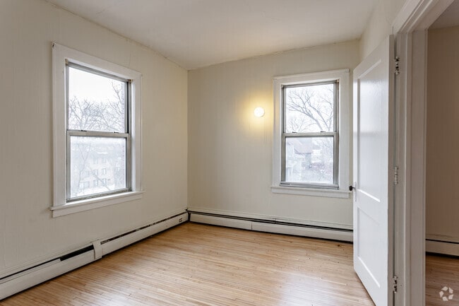 1BR, 1BA - 500SF - Bedroom - 2121 Hennepin