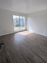 Building Photo - 5625 Antoine Dr