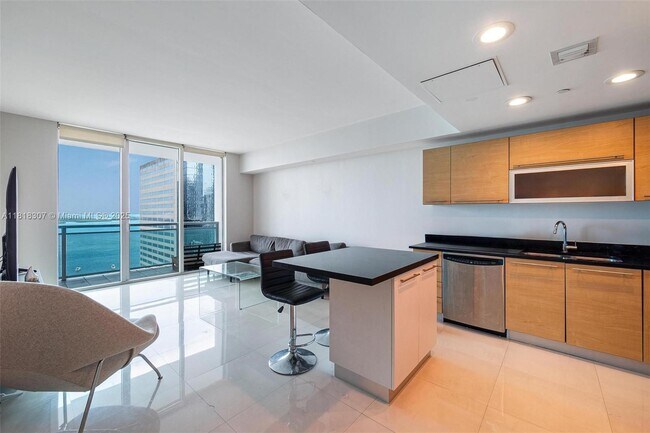 Building Photo - 951 Brickell Ave