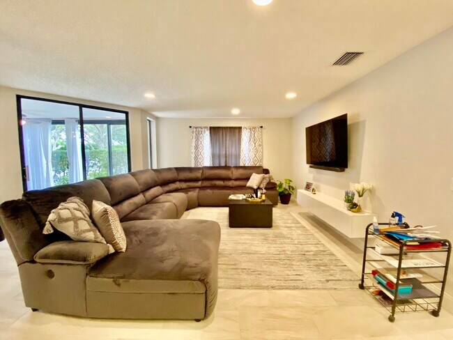 Building Photo - 5091 Splendido Ct