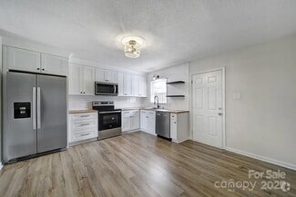 Building Photo - 430-442 Stoneycreek Ln