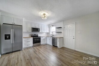 Building Photo - 430-442 Stoneycreek Ln