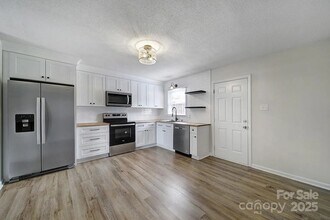 Building Photo - 430-442 Stoneycreek Ln