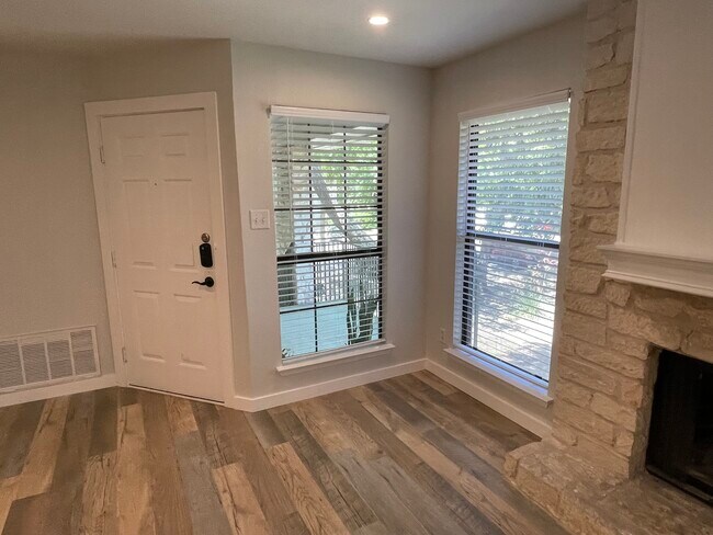 Foto del edificio - 10616 Mellow Mdws