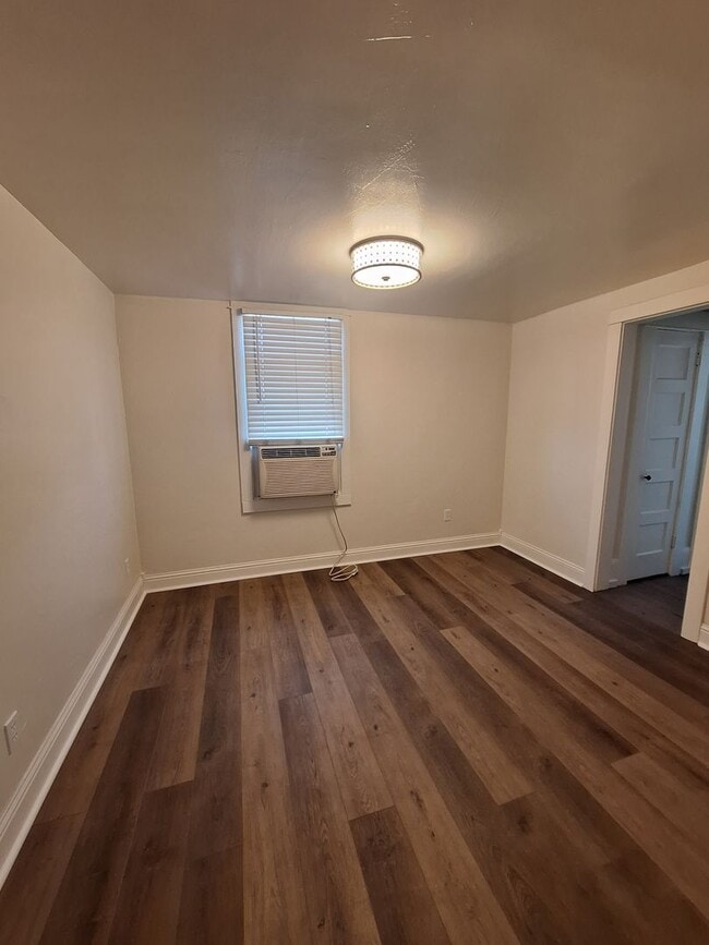 Building Photo - MUST SEE 1+ BEDROOM 1 BATH REMODLED
