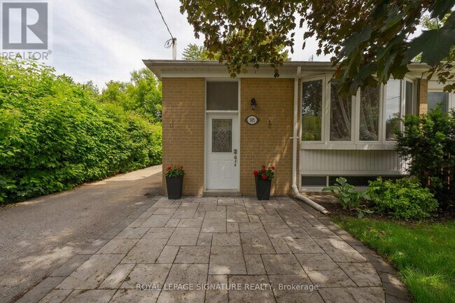 Photo du bâtiment - 305 Blue Grass Blvd