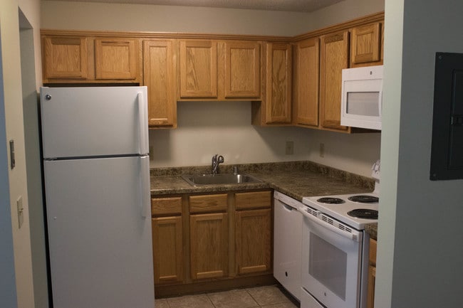 Building Photo - Stylish Suburban Living with Modern Upgrades